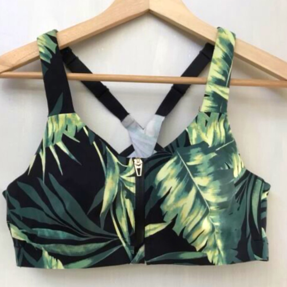 🍃 Victoria’s Secret green leaves sports bra